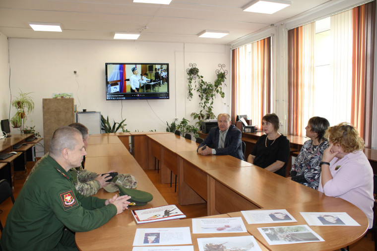 В Тальменской школе №5 прошла реконструкция современной разведывательной операции.